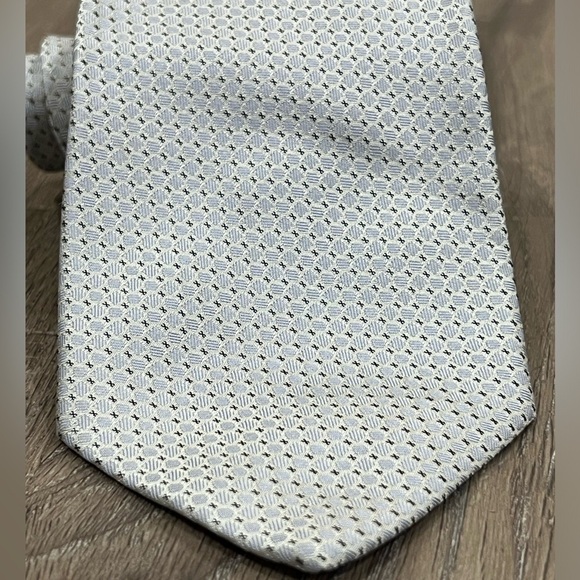 Brioni Tie 100% Silk Made in Italy Subtle Geometric Business Power Tie EUC Lux - Picture 3 of 12